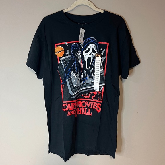 NWT Ghost Face Scream Scary Movies & Chill Graphic T-Shirt Horror - Picture 1 of 4